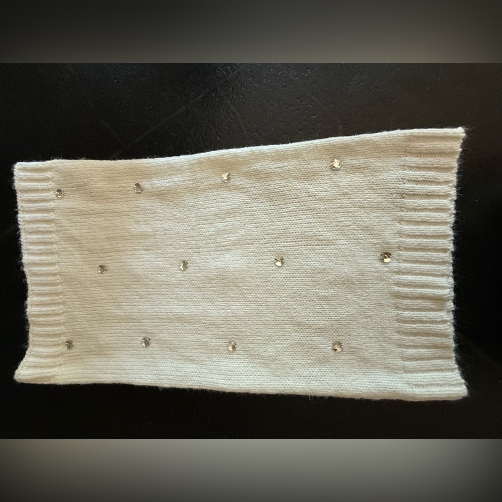 Victoria’s Secret Ivory Knit Neck Scarf – Bling Gem Detail – One Size